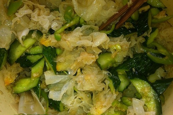黄瓜拌银耳