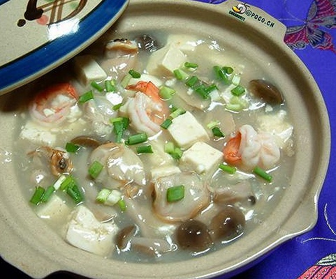 美味日本豆腐海鲜蔬菜烩