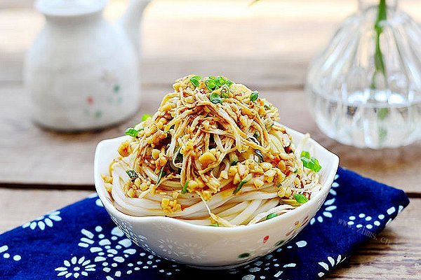 凉面也能吃出冰火两重天-酸辣鸡丝凉面