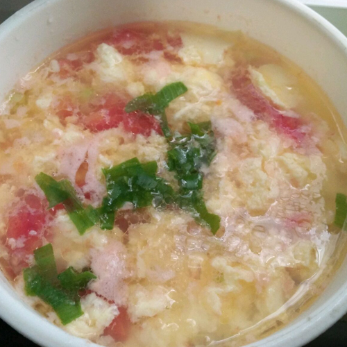 绿色食物西红柿鸡蛋汤