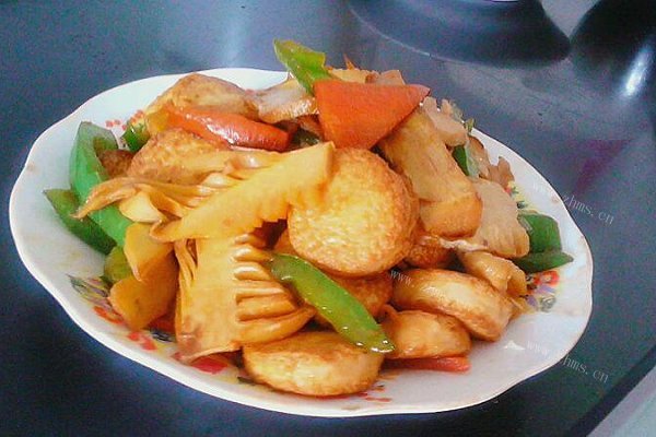 自制樱玉豆腐炒笋片