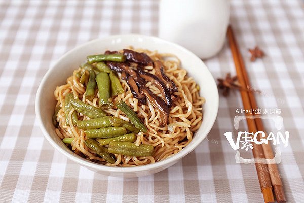 「百吃不厌」香菇豆角焖面
