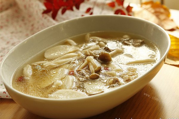 牛腩菌菇汤