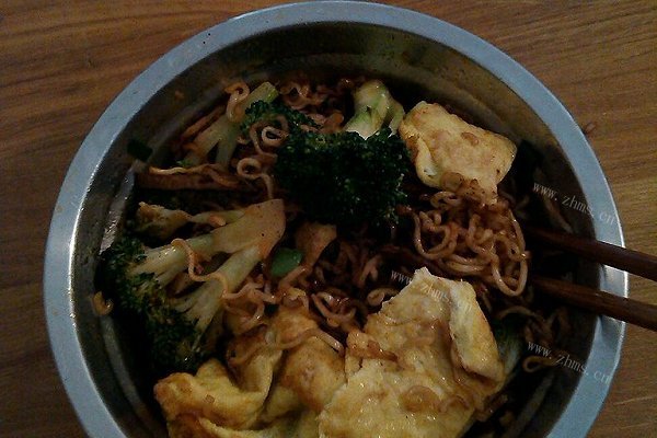 黑胡椒辣酱炒方便面