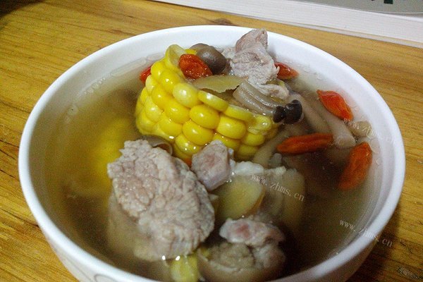 家常蟹味菇玉米瘦肉汤
