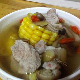 家常蟹味菇玉米瘦肉汤