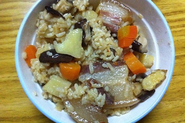三色腊肉焖饭