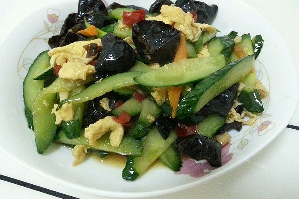 黄瓜木耳炒鸡蛋