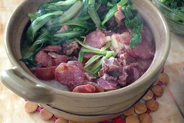 家常辣味煲仔饭