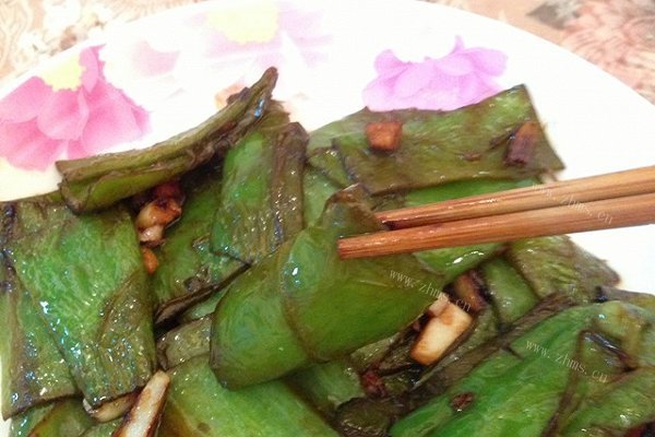 巧用涝汁-虎皮青椒