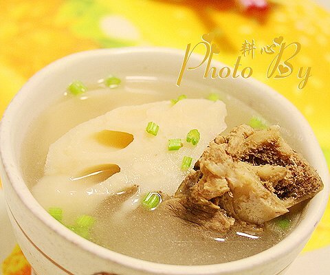 家常大骨莲藕汤