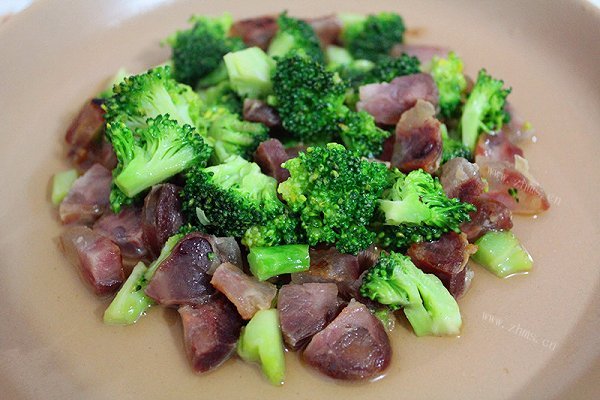 家常西兰花炒腊肠