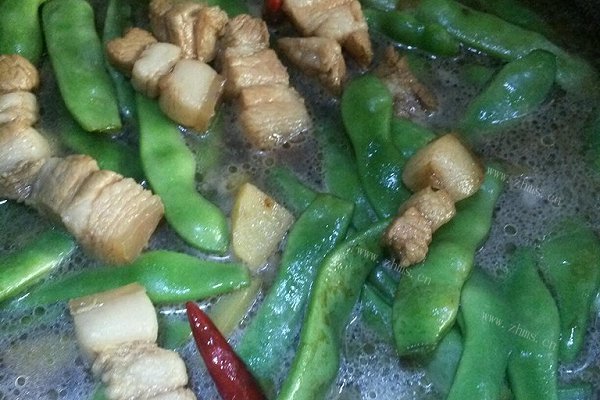 家常红烧肉炖豆角