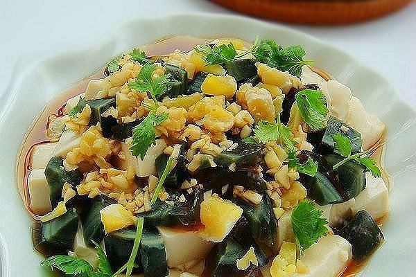 皮蛋拌豆腐