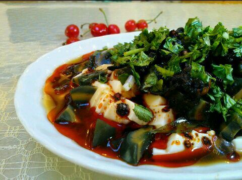 家常皮蛋拌豆腐`