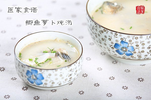 鲫鱼萝卜炖汤