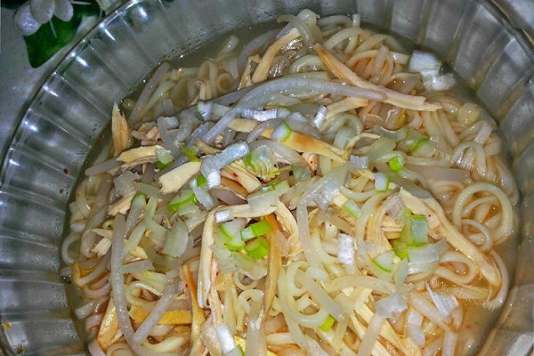 银芽鸡丝汤面