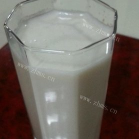 杏仁香蕉牛奶汁