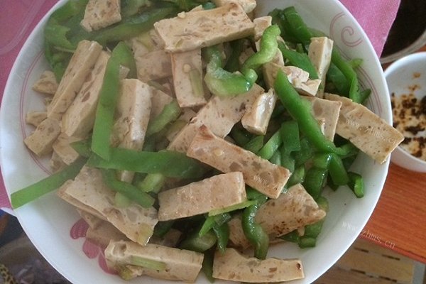一青一白