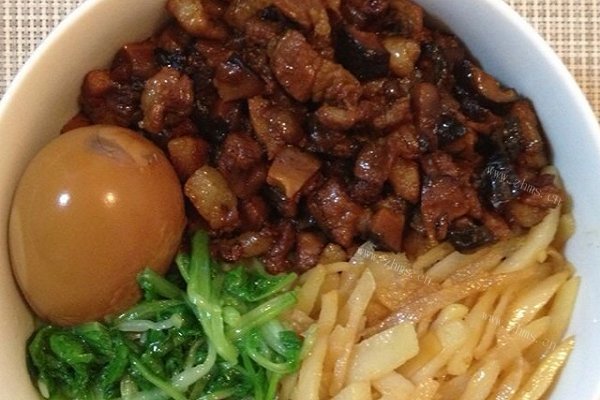 家常卤肉饭