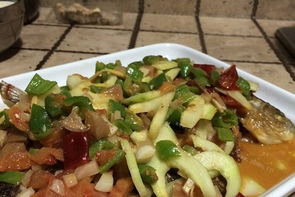 家常酸萝卜鲫鱼