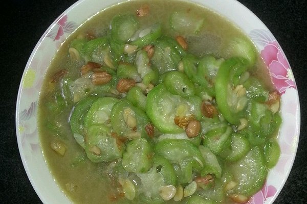 家常丝瓜炒花生仁