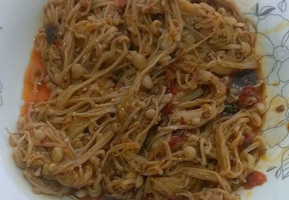 家常版郫县豆瓣酱炒金针菇