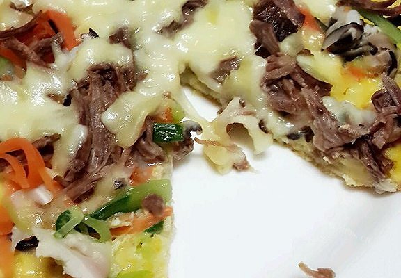 不用烤箱的披萨：鸡蛋牛肉披萨