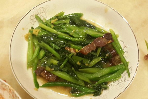 家常腊肉炒芥兰