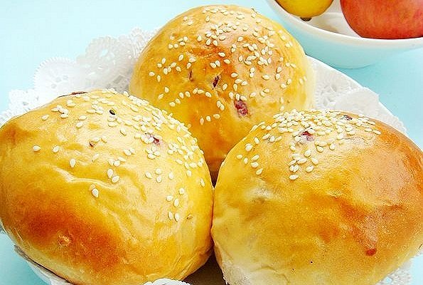 曼越莓豆沙面包
