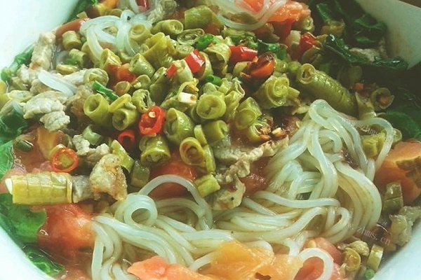 美味牛肉酸辣粉