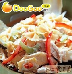 鸡肉面沙拉
