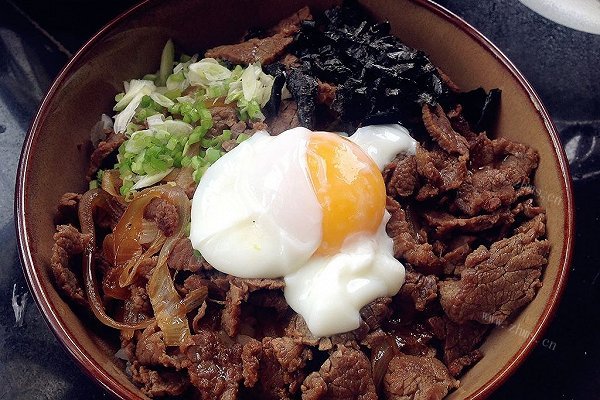 温泉玉子牛丼-日式牛肉饭