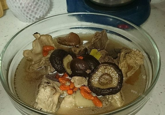 家常香菇腔骨汤