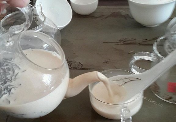 金俊眉奶茶