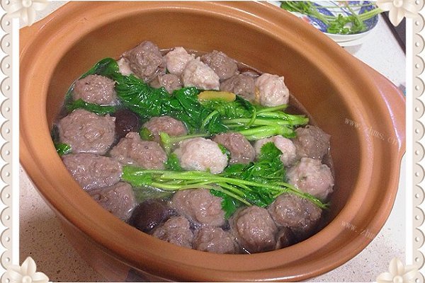 川味砂锅之香菇蔬菜双丸汤