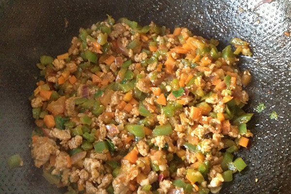 自制意大利面牛肉青椒碎酱