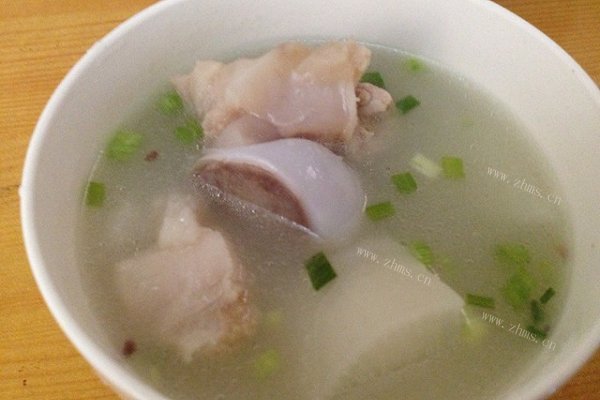 萝卜山药筒骨汤