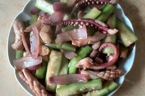 丝瓜、洋葱炒鱿鱼