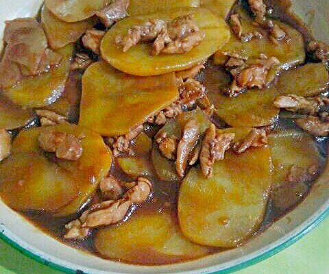 士豆焖鸡肉