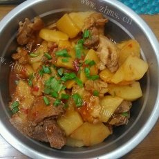 肘子肉炖土豆