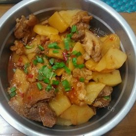 肘子肉炖土豆