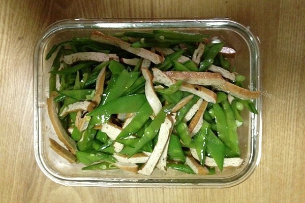 自制豆干拌荷兰豆