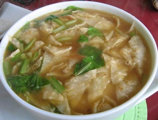简易的热汤烩饼