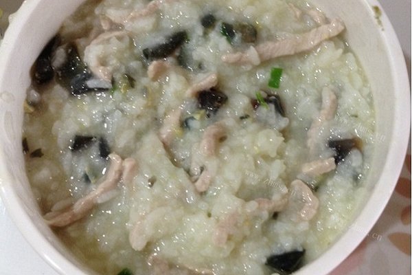 家常版皮蛋瘦肉粥