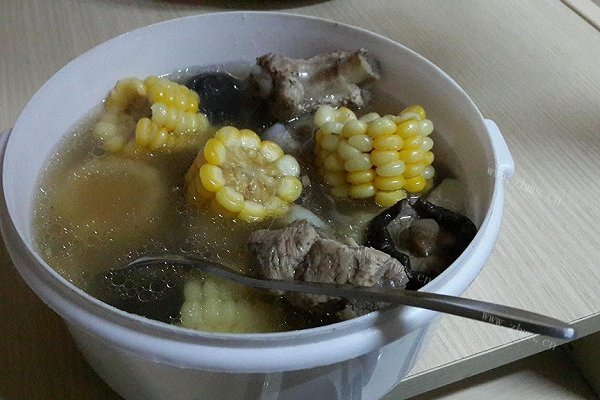 自制山药玉米排骨汤（电饭煲）