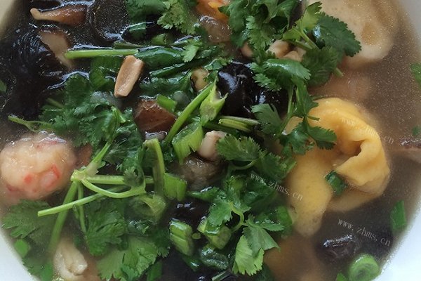 丸子菌菇肉片三鲜汤