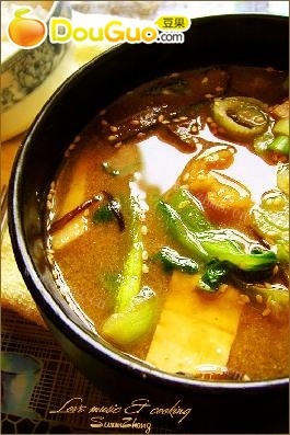 美味的昆布豆腐海鲜味增汤