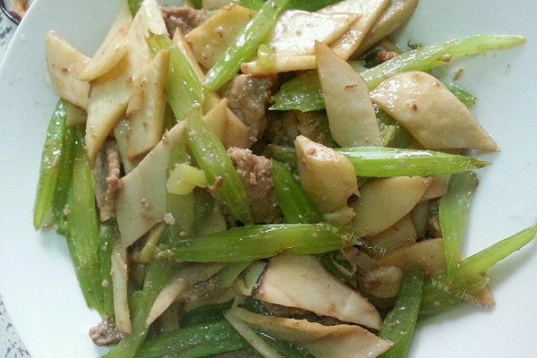 香芹杏鲍菇炒牛肉