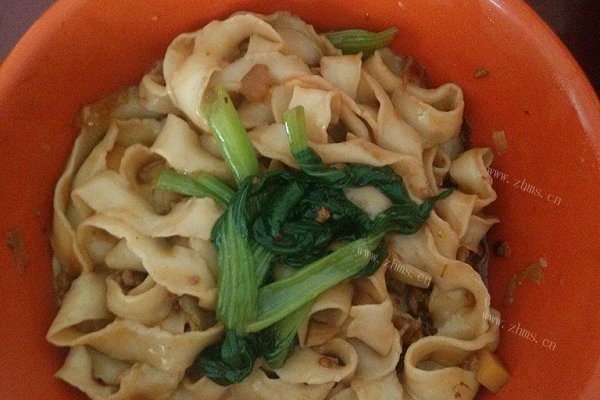 杂酱刀削面